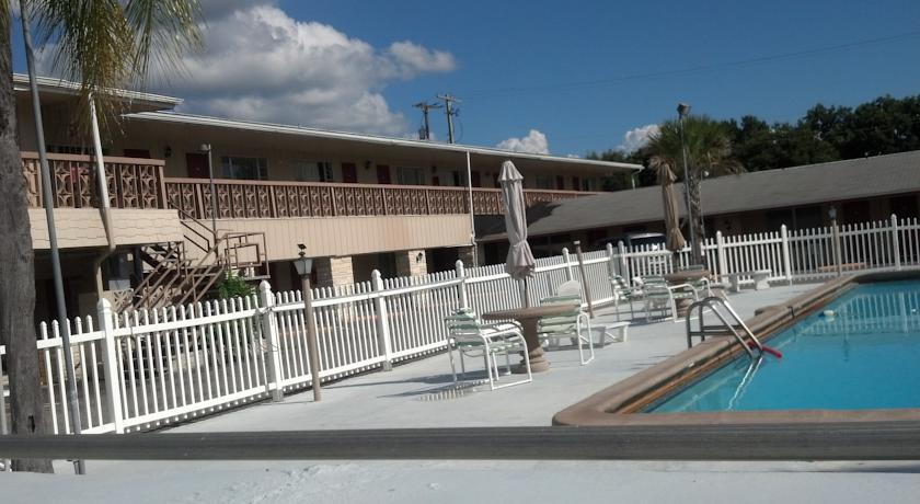Rodeway Inn & Suites Winter Haven Chain Of Lakes Eksteriør billede
