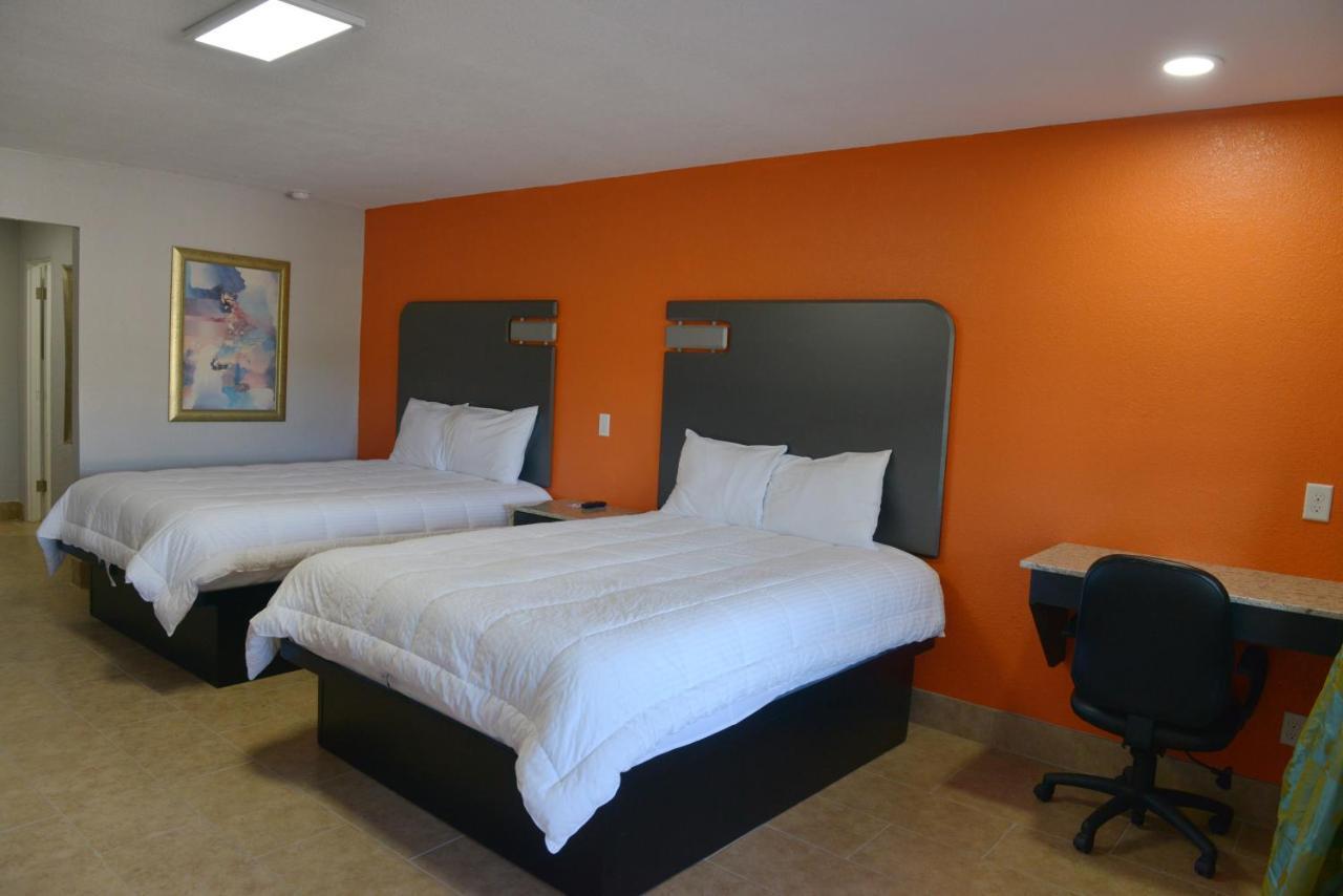 Rodeway Inn & Suites Winter Haven Chain Of Lakes Eksteriør billede