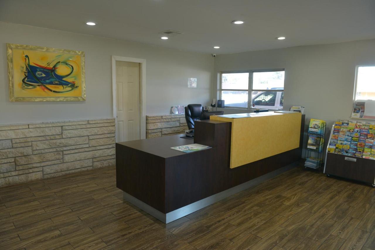 Rodeway Inn & Suites Winter Haven Chain Of Lakes Eksteriør billede