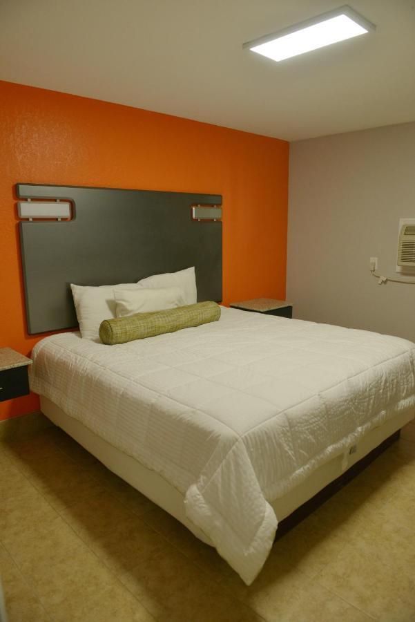 Rodeway Inn & Suites Winter Haven Chain Of Lakes Eksteriør billede