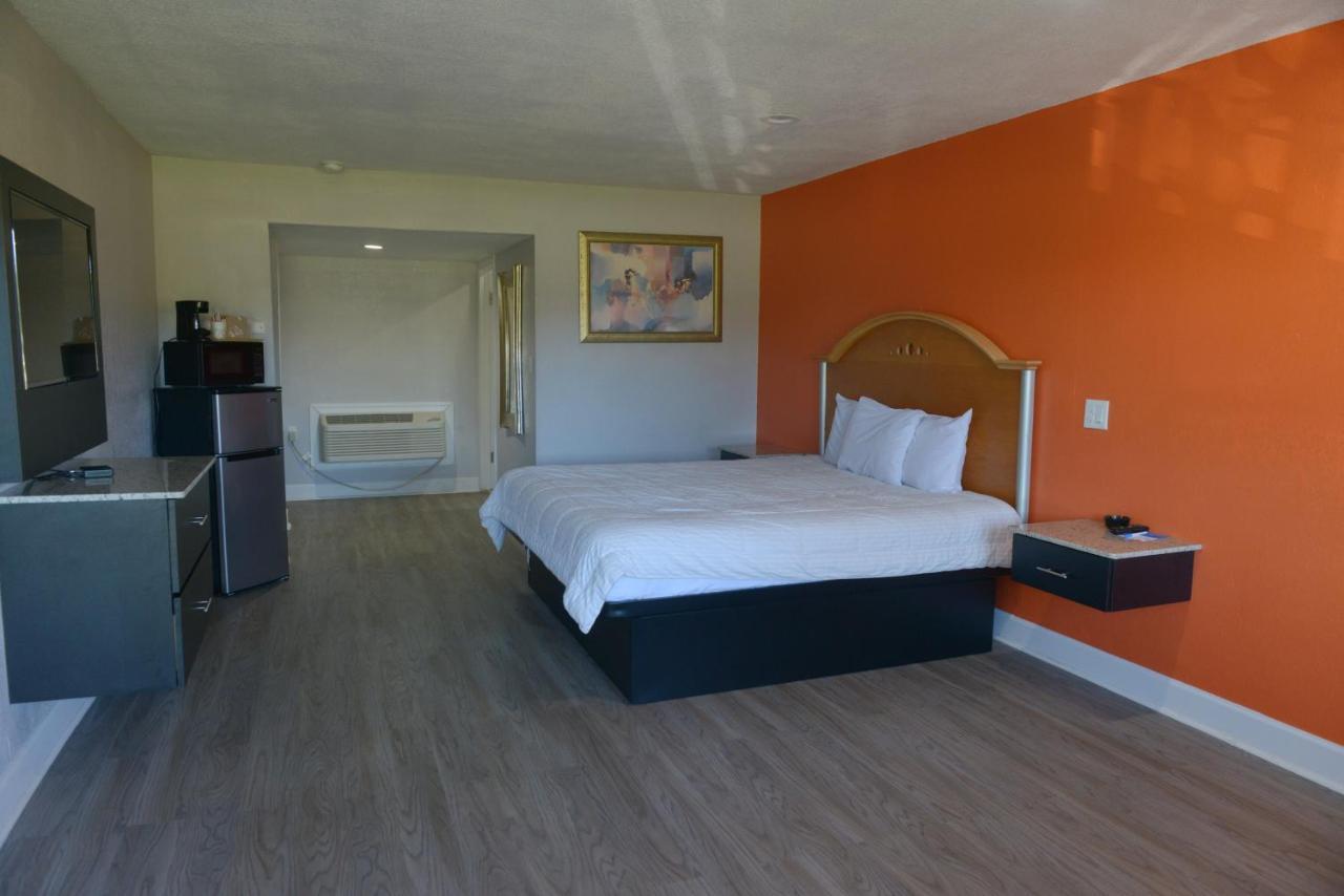 Rodeway Inn & Suites Winter Haven Chain Of Lakes Eksteriør billede