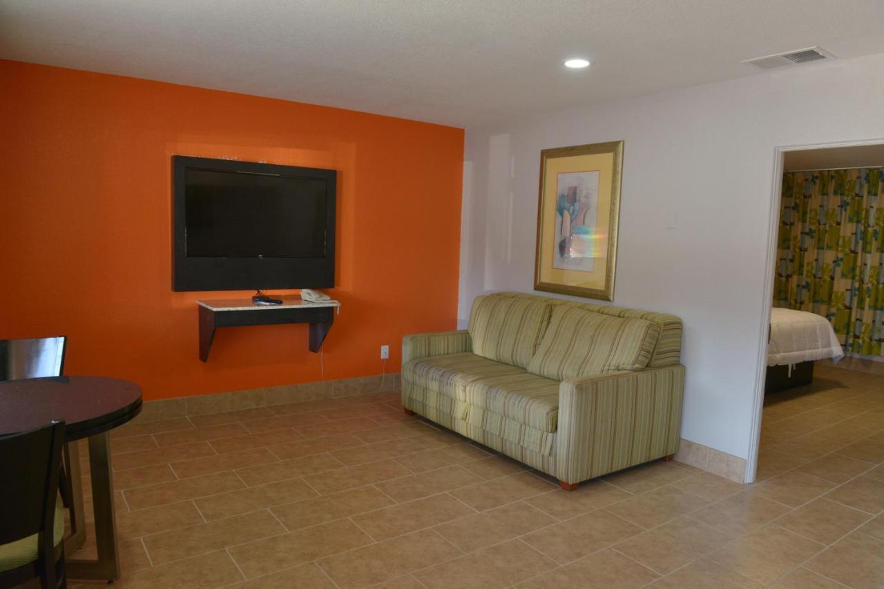 Rodeway Inn & Suites Winter Haven Chain Of Lakes Eksteriør billede