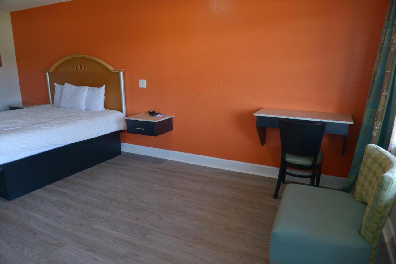 Rodeway Inn & Suites Winter Haven Chain Of Lakes Eksteriør billede
